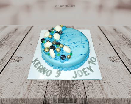 Blauw als themagebak door patisserie en chocolaterie Smaakkunst te Roeselare