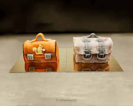 Boekentassen als 3D gebak door patisserie en chocolaterie Smaakkunst te Roeselare