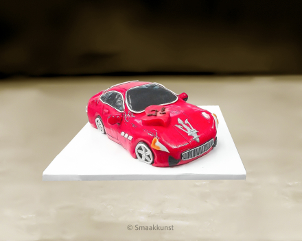 De maserati als 3D gebak door patisserie en chocolaterie Smaakkunst te Roeselare