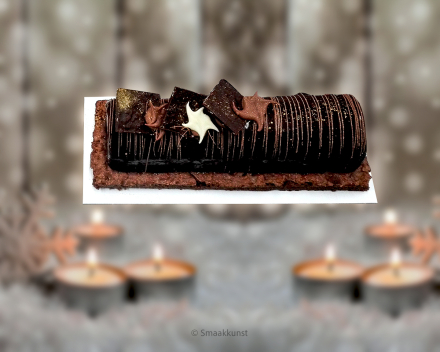 Een kerstbuche uit het assortiment Kerst- en eindejaarsgebak door patisserie en chocolaterie Smaakkunst Roeselare