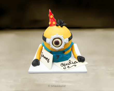 De minion als 3D gebak door patisserie en chocolaterie Smaakkunst te Roeselare